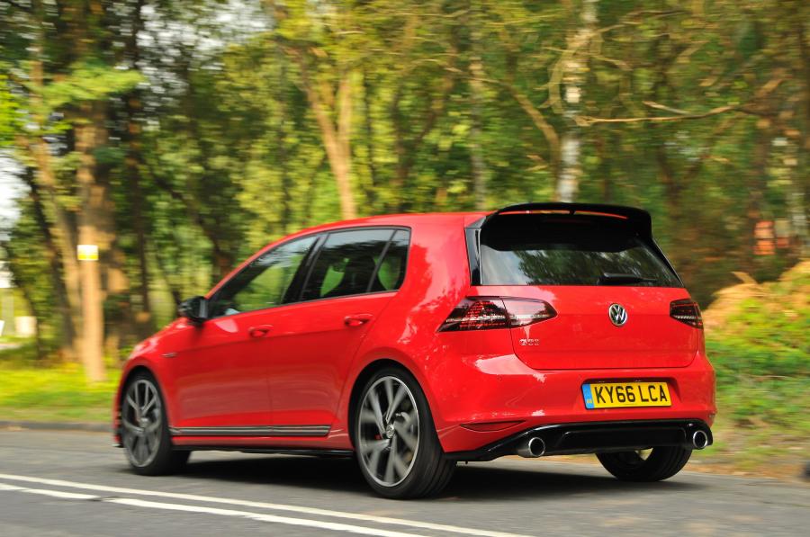  Volkswagen Golf GTI Clubsport Edition 40 2016 года  (UK) (фото 12 из 30)